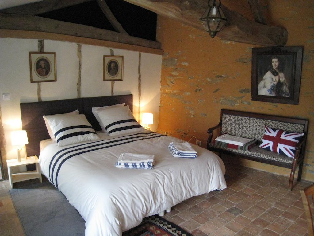 Le Logis Des Tourelles Bed & Breakfast Beaupreau Room photo