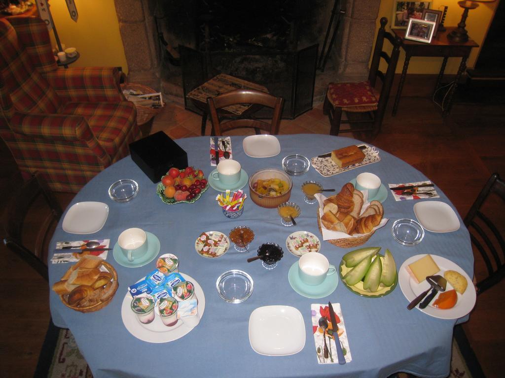 Le Logis Des Tourelles Bed & Breakfast Beaupreau Exterior photo